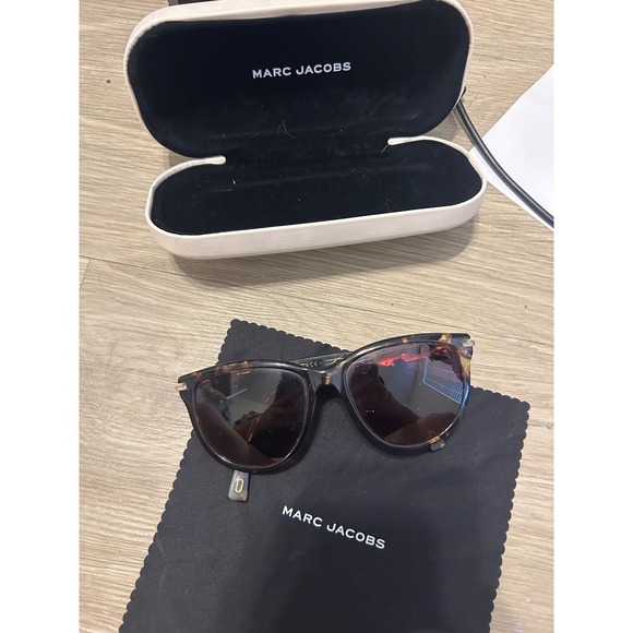 Marc Jacobs Accessories - Marc Jacobs Dark Havana Tortoise Cat Eye Sunglasses Case and Cloth Summer